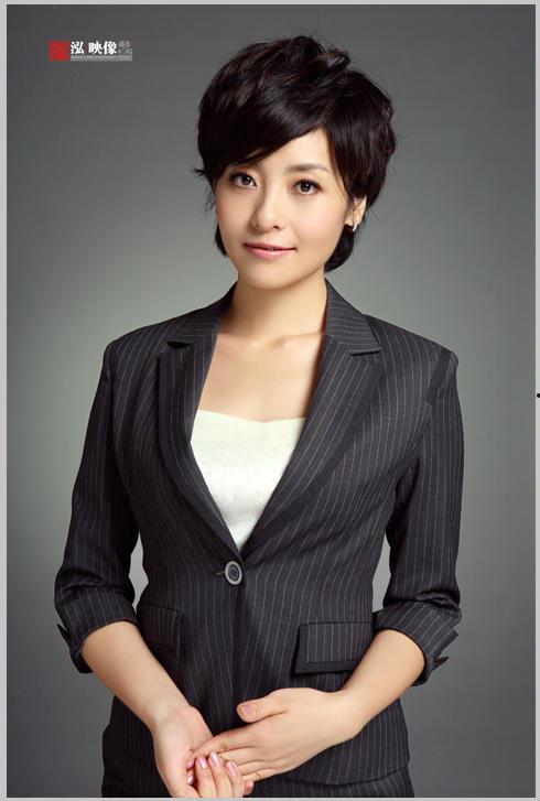 央视丰满女主播名字,风采夺目，魅力四射的荧屏之星